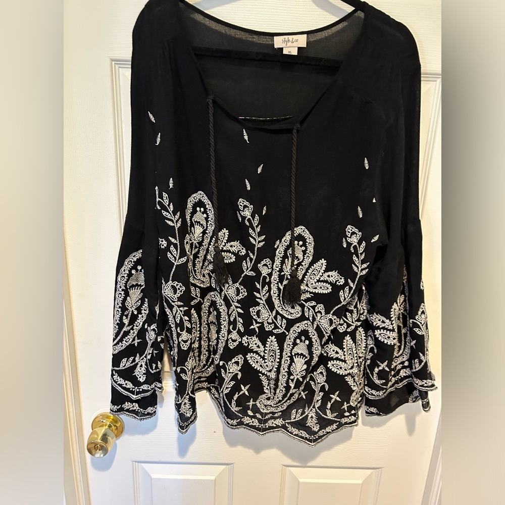 Style & Co Black top-with white embroidery